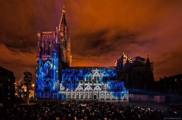 Lichtspiel „Das Ballett der glücklichen Schatten“ (Le ballet des ombres heureuses) am Straßburger Münster beim Sommerfestival 2017 - Liebfrauenmünster - Cathédrale Notre-Dame