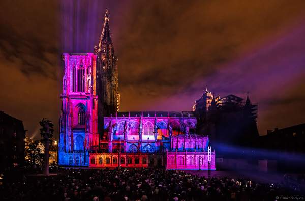 Lichtspiel „Das Ballett der glücklichen Schatten“ (Le ballet des ombres heureuses) am Straßburger Münster beim Sommerfestival 2017 - Liebfrauenmünster - Cathédrale Notre-Dame