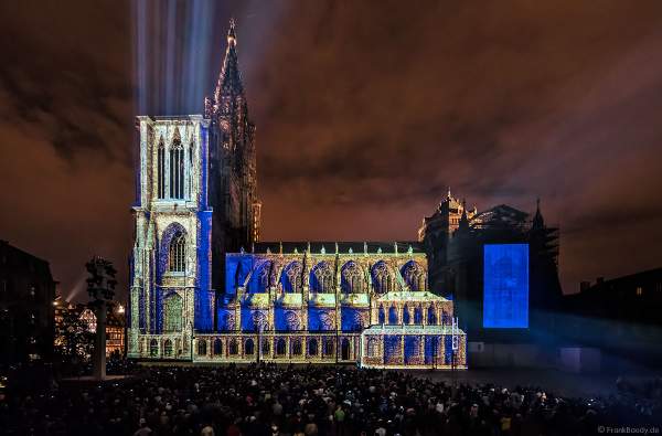 Lichtspiel „Das Ballett der glücklichen Schatten“ (Le ballet des ombres heureuses) am Straßburger Münster beim Sommerfestival 2017 - Liebfrauenmünster - Cathédrale Notre-Dame