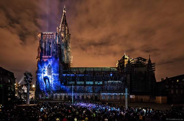 Lichtspiel „Das Ballett der glücklichen Schatten“ (Le ballet des ombres heureuses) am Straßburger Münster beim Sommerfestival 2017 - Liebfrauenmünster - Cathédrale Notre-Dame