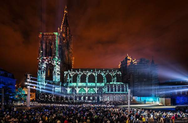 Lichtspiel „Das Ballett der glücklichen Schatten“ (Le ballet des ombres heureuses) am Straßburger Münster beim Sommerfestival 2017 - Liebfrauenmünster - Cathédrale Notre-Dame