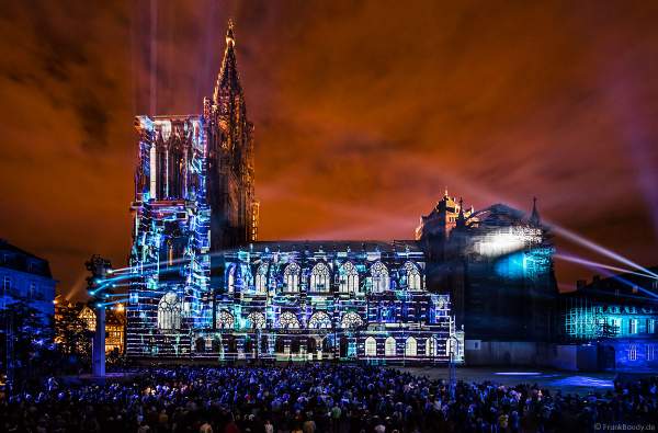 Lichtspiel „Das Ballett der glücklichen Schatten“ (Le ballet des ombres heureuses) am Straßburger Münster beim Sommerfestival 2017 - Liebfrauenmünster - Cathédrale Notre-Dame