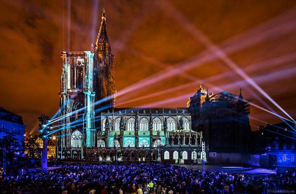 Lichtspiel „Das Ballett der glücklichen Schatten“ (Le ballet des ombres heureuses) am Straßburger Münster beim Sommerfestival 2017 - Liebfrauenmünster - Cathédrale Notre-Dame
