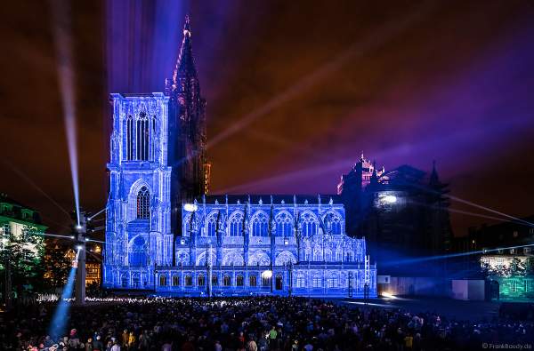 Lichtspiel „Das Ballett der glücklichen Schatten“ (Le ballet des ombres heureuses) am Straßburger Münster beim Sommerfestival 2017 - Liebfrauenmünster - Cathédrale Notre-Dame
