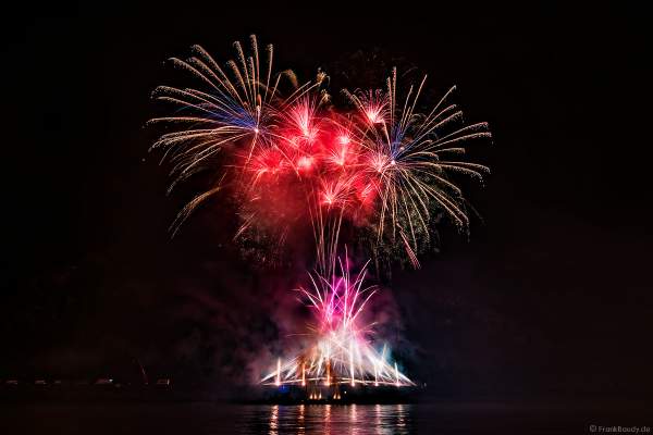 Rhein in Flammen 2017 in Oberwesel mit Feuerwerk SWINGING STARS zur Filmmusik La La Land von Justin Hurvitz