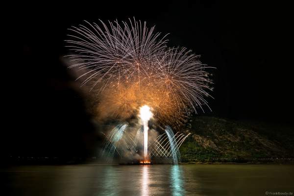 Musikfeuerwerk SWINGING STARS bei Rhein in Flammen 2017 in Oberwesel, Nacht der 1000 Feuer, zündwerk