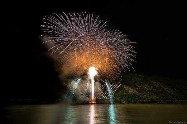 Musikfeuerwerk SWINGING STARS bei Rhein in Flammen 2017 in Oberwesel, Nacht der 1000 Feuer, zündwerk