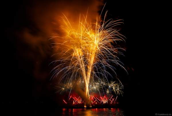 Rhein in Flammen 2017 in Oberwesel mit Feuerwerk SWINGING STARS zur Filmmusik La La Land von Justin Hurvitz