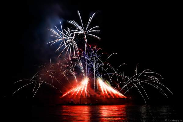 Musikfeuerwerk SWINGING STARS bei Rhein in Flammen 2017 in Oberwesel, Nacht der 1000 Feuer, zündwerk