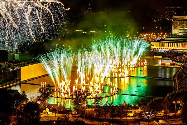 Eröffnungsshow Circle of Light 2017 in Moskau mit Wassershow, Flammeneffekten und Feuerwerk am Fernsehturm Ostankino