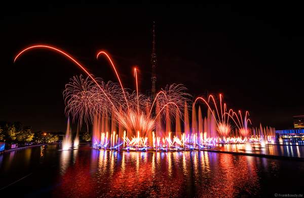 Eröffnungsshow Circle of Light 2017 in Moskau mit Wassershow, Flammeneffekten und Feuerwerk am Fernsehturm Ostankino