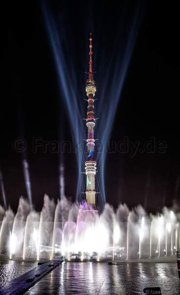 Licht- und Wassershow bei Circle of Light 2017 in Moskau - Eröffnungsshow am Fernsehturm Ostankino