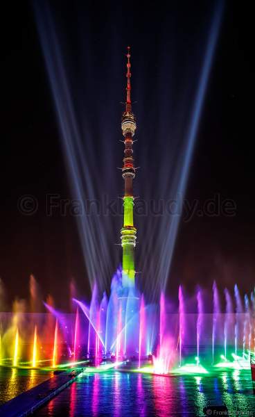 Licht- und Wassershow bei Circle of Light 2017 in Moskau - Eröffnungsshow am Fernsehturm Ostankino