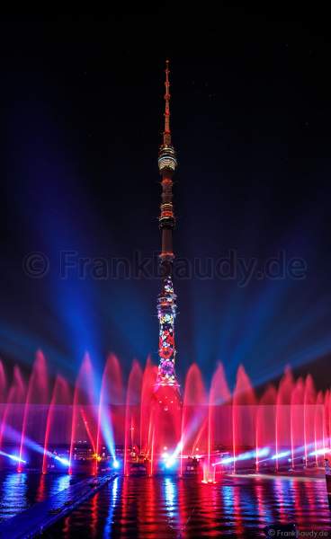 Licht- und Wassershow bei Circle of Light 2017 in Moskau - Eröffnungsshow am Fernsehturm Ostankino