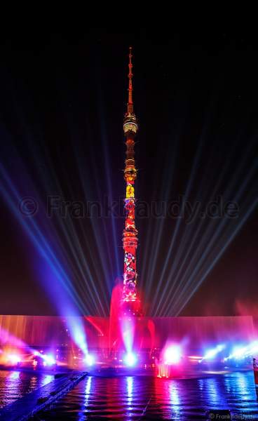 Licht- und Wassershow bei Circle of Light 2017 in Moskau - Eröffnungsshow am Fernsehturm Ostankino