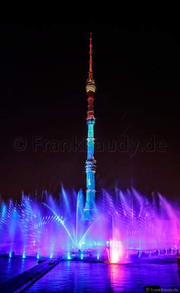 Licht- und Wassershow bei Circle of Light 2017 in Moskau - Eröffnungsshow am Fernsehturm Ostankino
