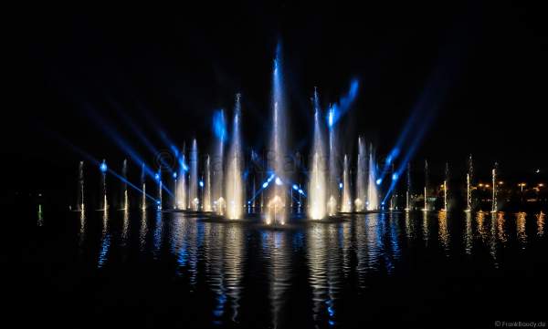Wassershow im Zarizyno-Park in Moskau bei Circle of Light 2017 - Water Fountain Show Tsaritsyno Park Moscow