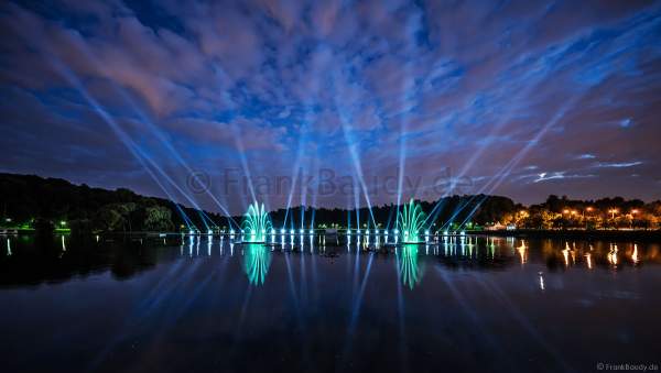 Wassershow im Zarizyno-Park in Moskau bei Circle of Light 2017 - Water Fountain Show Tsaritsyno Park Moscow