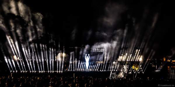 Schattentheater der Gruppe Die Mobilés bei der Abschlussfeier am Tag der Deutschen Einheit 2017 auf dem Rhein in Mainz