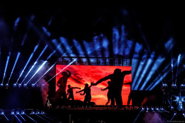 Schattentheater der Gruppe Die Mobilés bei der Abschlussfeier am Tag der Deutschen Einheit 2017 auf dem Rhein in Mainz