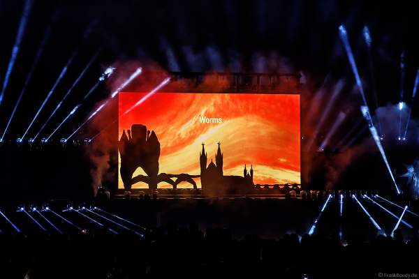 Schattenbild Worms bei der Abschlussfeier am Tag der Deutschen Einheit 2017 auf dem Rhein in Mainz