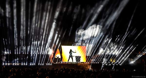 Schattentheater der Gruppe Die Mobilés bei der Abschlussfeier am Tag der Deutschen Einheit 2017 auf dem Rhein in Mainz