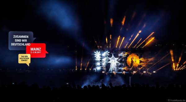 Permormace bei der Abschlussshow am Tag der Deutschen Einheit 2017 auf dem Rhein in Mainz