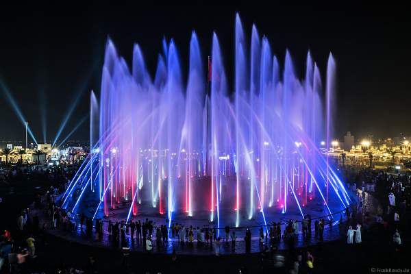 Imposante Wassershow am Abend beim Sheikh Zayed Heritage Festival 2017/2018 in Abu Dhabi
