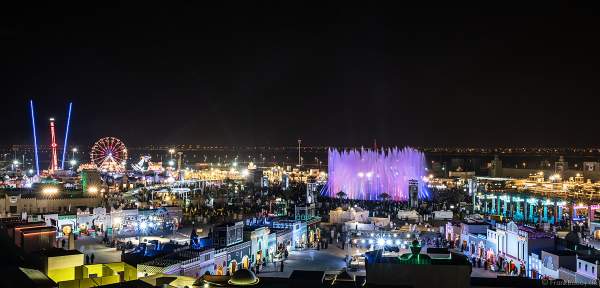 Imposante Wassershow am Abend beim Sheikh Zayed Heritage Festival 2017/2018 in Abu Dhabi