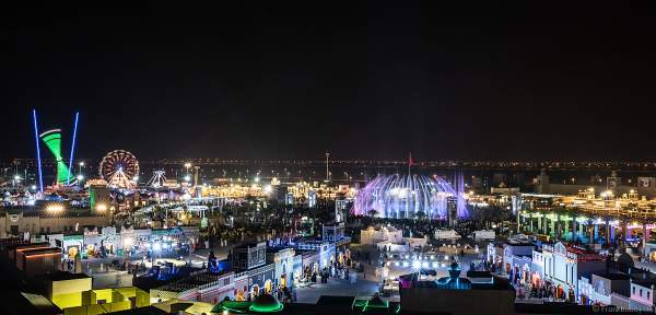 Imposante Wassershow am Abend beim Sheikh Zayed Heritage Festival 2017/2018 in Abu Dhabi