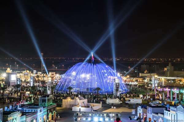 Imposante Wassershow am Abend beim Sheikh Zayed Heritage Festival 2017/2018 in Abu Dhabi