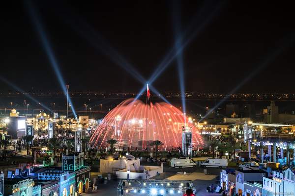 Imposante Wassershow am Abend beim Sheikh Zayed Heritage Festival 2017/2018 in Abu Dhabi