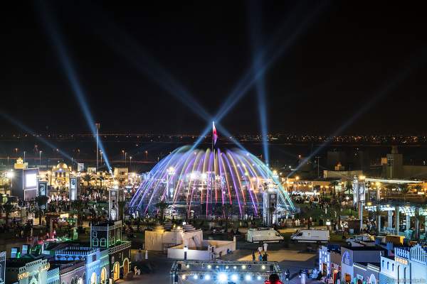 Imposante Wassershow am Abend beim Sheikh Zayed Heritage Festival 2017/2018 in Abu Dhabi