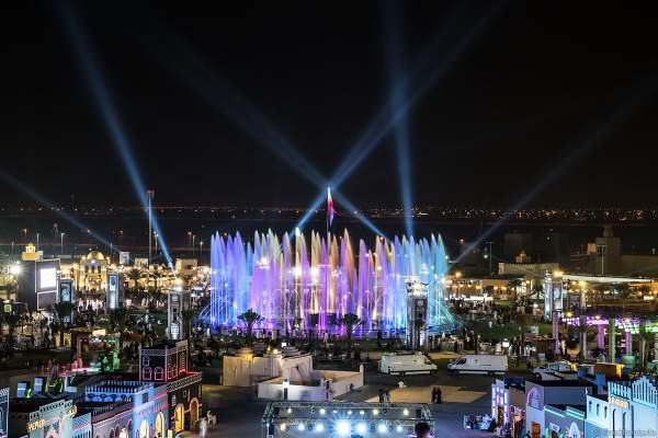Imposante Wassershow am Abend beim Sheikh Zayed Heritage Festival 2017/2018 in Abu Dhabi