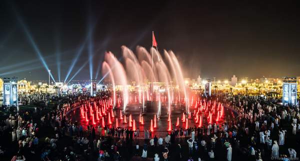 Imposante Wassershow am Abend beim Sheikh Zayed Heritage Festival 2017/2018 in Abu Dhabi