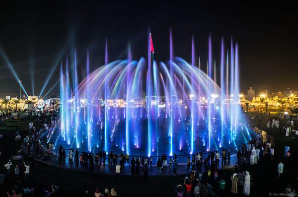 Imposante Wassershow am Abend beim Sheikh Zayed Heritage Festival 2017/2018 in Abu Dhabi