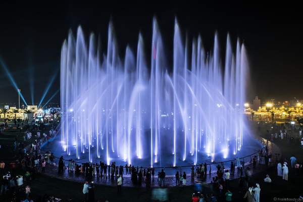 Imposante Wassershow am Abend beim Sheikh Zayed Heritage Festival 2017/2018 in Abu Dhabi
