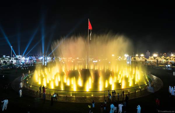 Imposante Wassershow am Abend beim Sheikh Zayed Heritage Festival 2017/2018 in Abu Dhabi