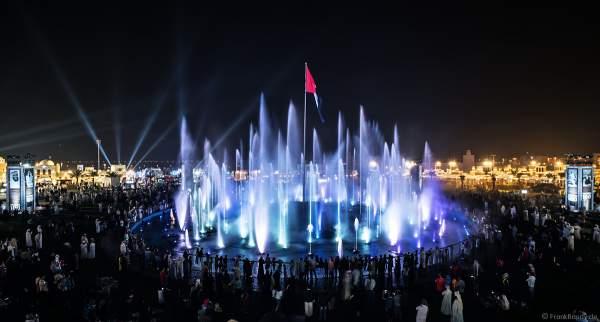 Imposante Wassershow am Abend beim Sheikh Zayed Heritage Festival 2017/2018 in Abu Dhabi