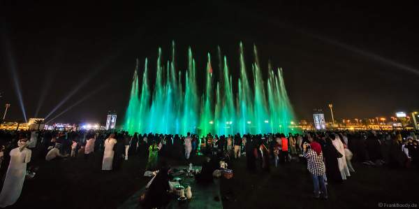 Imposante Wassershow am Abend beim Sheikh Zayed Heritage Festival 2017/2018 in Abu Dhabi