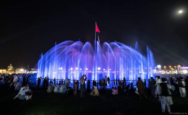 Imposante Wassershow am Abend beim Sheikh Zayed Heritage Festival 2017/2018 in Abu Dhabi