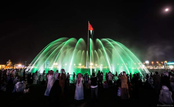 Imposante Wassershow am Abend beim Sheikh Zayed Heritage Festival 2017/2018 in Abu Dhabi