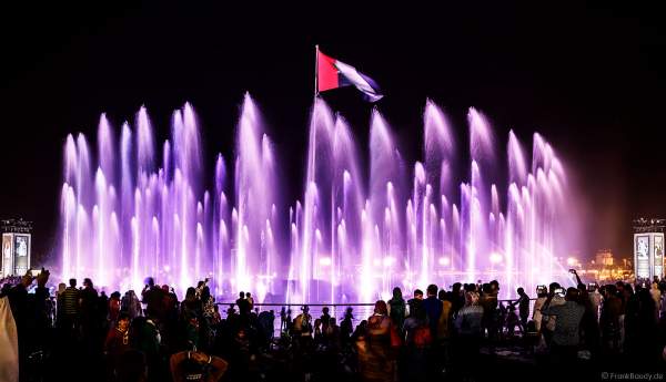 Imposante Wassershow am Abend beim Sheikh Zayed Heritage Festival 2017/2018 in Abu Dhabi