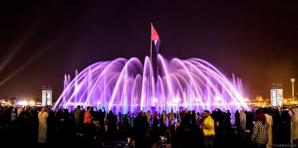 Imposante Wassershow am Abend beim Sheikh Zayed Heritage Festival 2017/2018 in Abu Dhabi