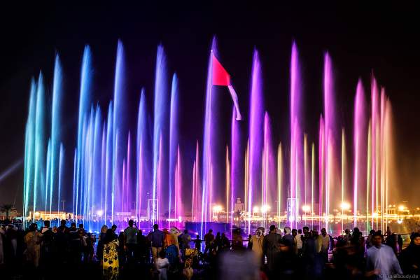 Imposante Wassershow am Abend beim Sheikh Zayed Heritage Festival 2017/2018 in Abu Dhabi
