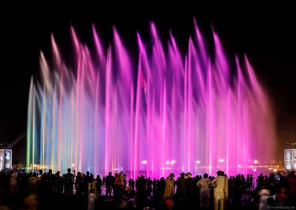 Magnificent water show in the evening at the Sheikh Zayed Heritage Festival 2017/2018 in Abu Dhabi