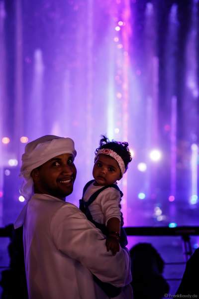 Imposante Wassershow am Abend beim Sheikh Zayed Heritage Festival 2017/2018 in Abu Dhabi