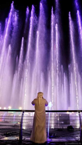 Imposante Wassershow am Abend beim Sheikh Zayed Heritage Festival 2017/2018 in Abu Dhabi