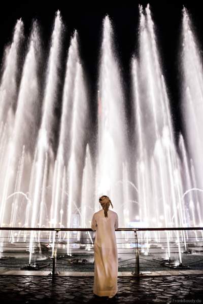 Imposante Wassershow am Abend beim Sheikh Zayed Heritage Festival 2017/2018 in Abu Dhabi