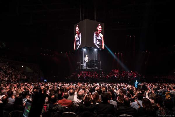 Pianistin Emily Bear schwebt durch die Halle bei Night of the Proms 2017 in der SAP Arena Mannheim
